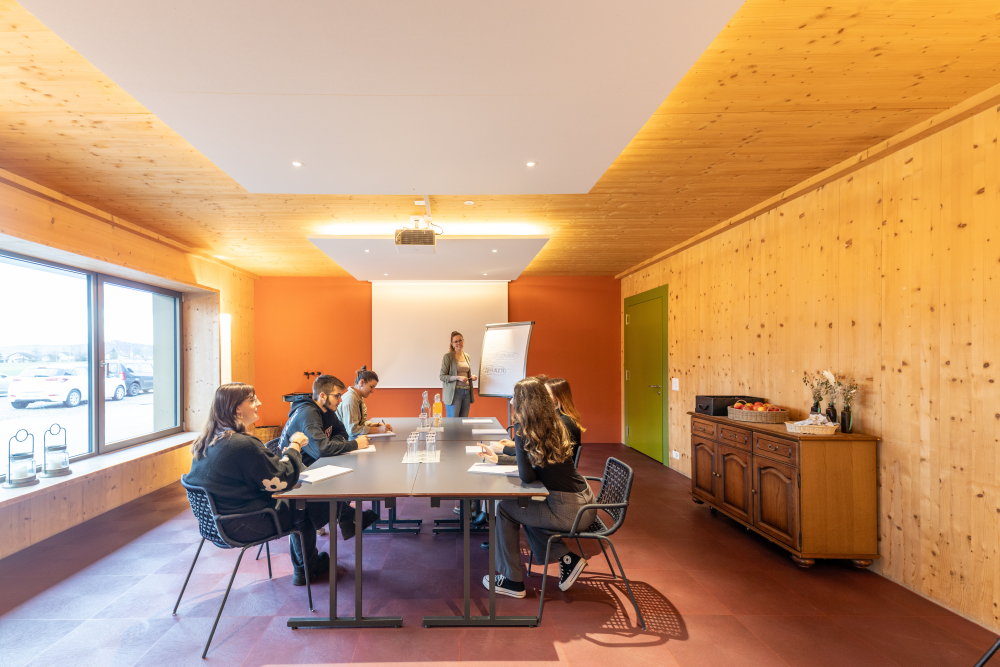 Chastele Zimmer mit Blocktisch